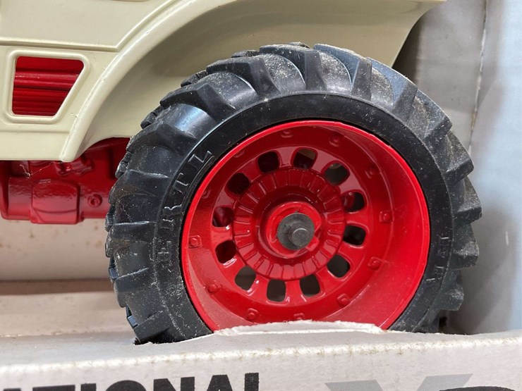 1/16-ih-1468-nib-ertl-image-12