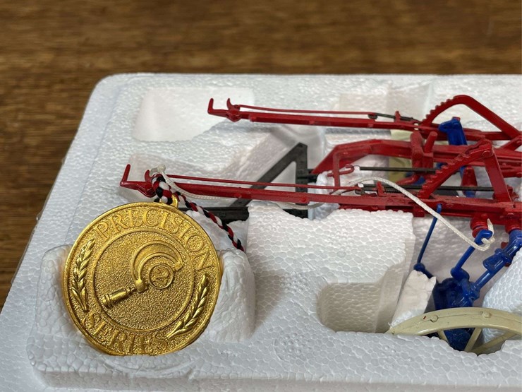 1/16-mccormick-deering-little-genius-plow-precision-nib-ertl-image-8