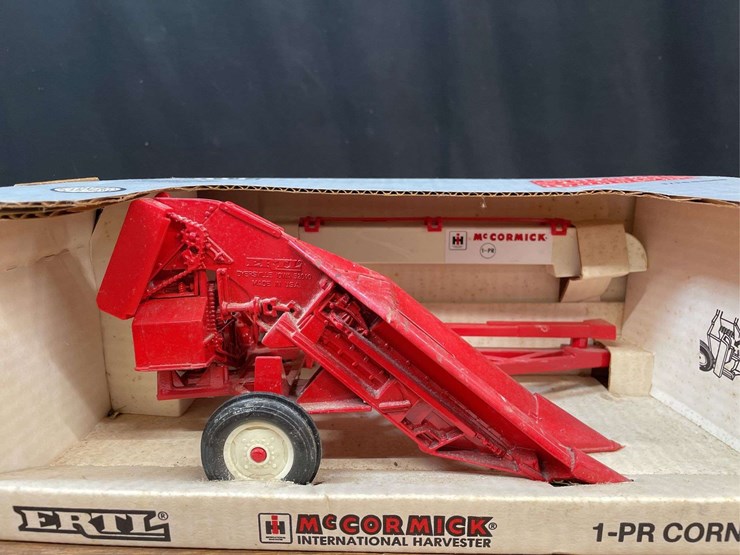 1/16-mccormick-picker-special-edition-nib-ertl-image-7