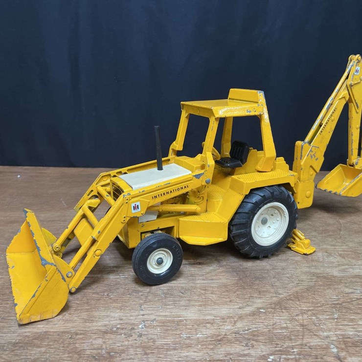 1/16 IH Backhoe Ertl