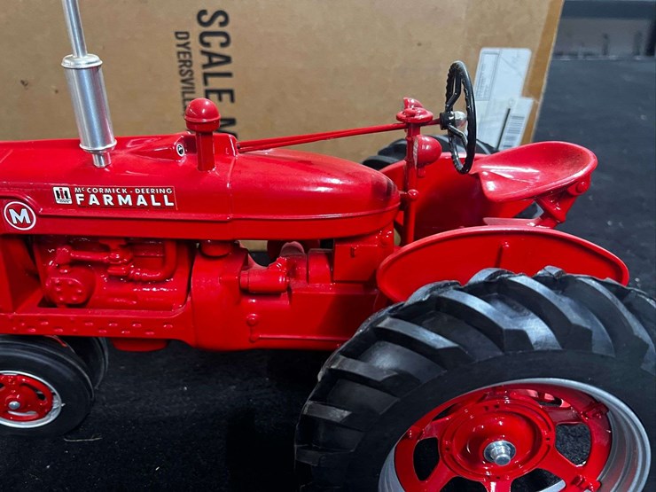 1/8-farmall-m-nib-sm-image-3
