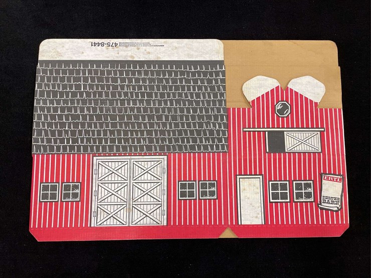 (3)-1/16-ih-cardboard-barn-ertl-image-9