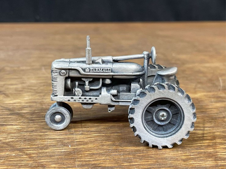 (2)-1/43-farmall-h-+-m-pewter-nib-sc-image-17