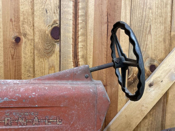 farmall-400-pedal-tractor-eska-image-14