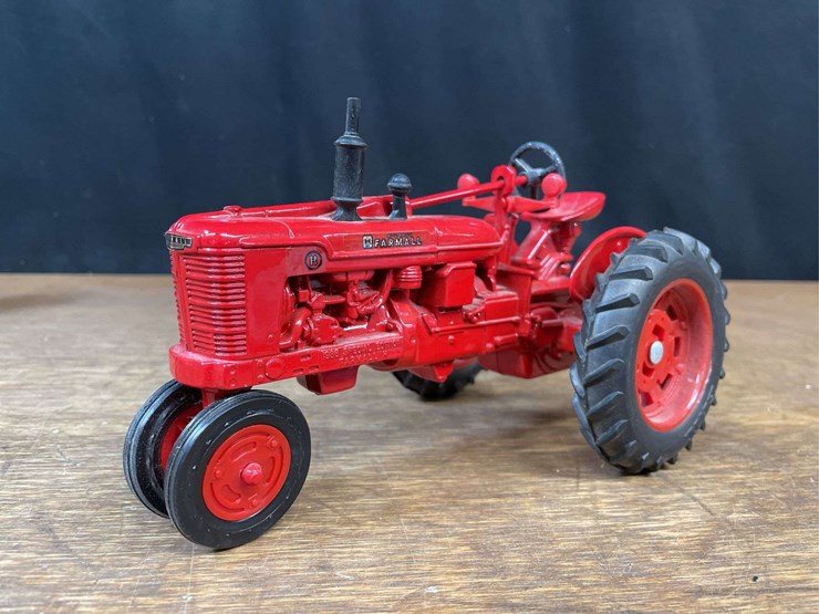 1/16-farmall-h-special-edition-nib-ertl-image-2