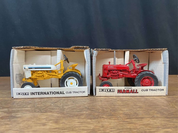 (2)-ih-farmall-cub-nib-ertl-image-1