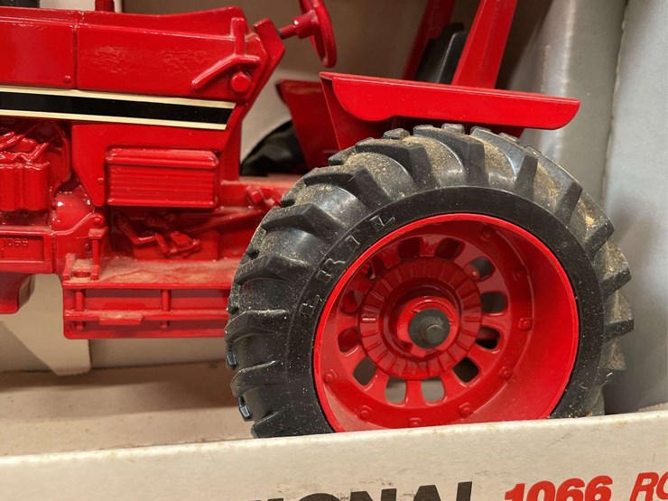 1/16-ih-1066-nib-ertl-image-13
