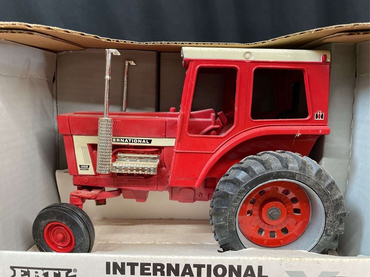 1/16-ih-1568-nib-ertl-image-7