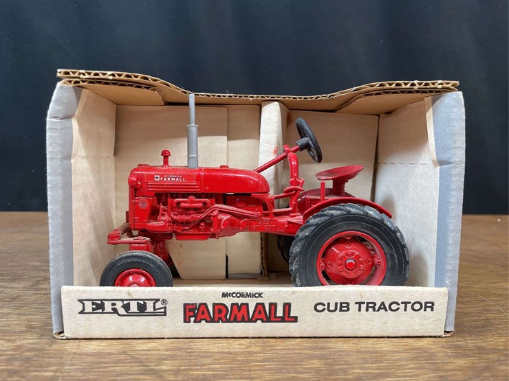 (2)-ih-farmall-cub-nib-ertl-image-2