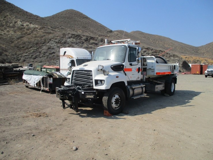 2021-freightliner-114sd-image-2