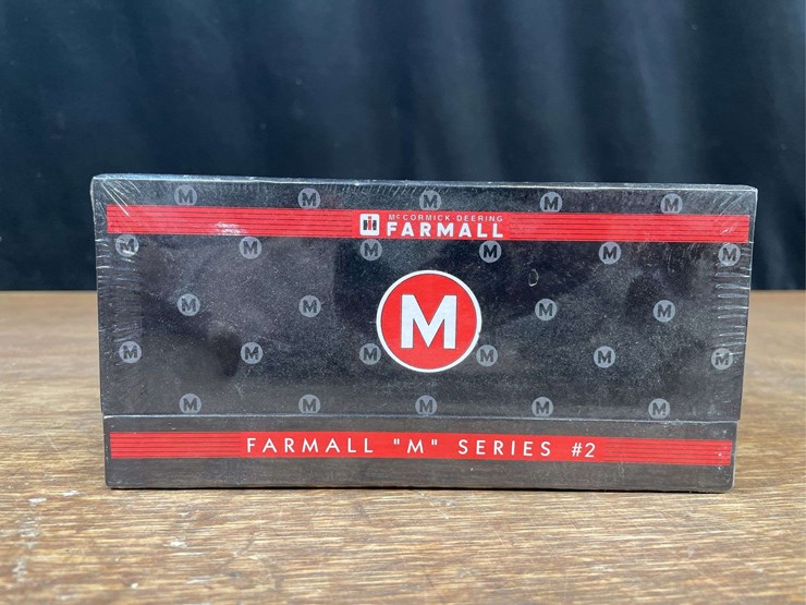 (2)-1/64-farmall-m-sets-nib-ertl-image-11