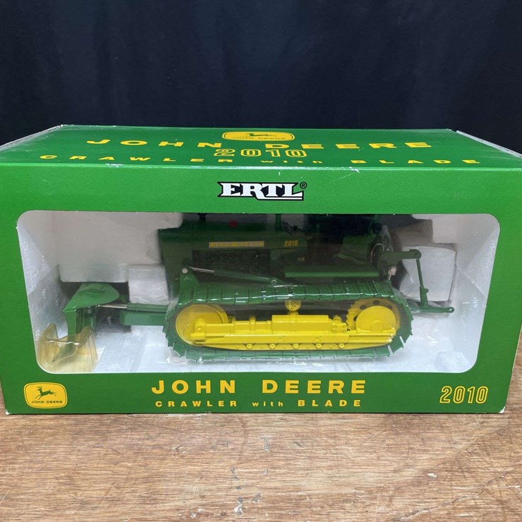 1/16 John Deere 2010 Crawler 2003 Plow City NIB Ertl