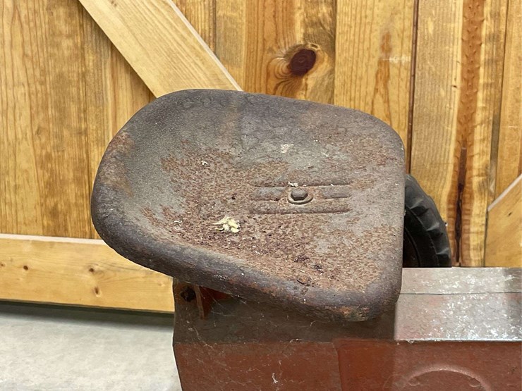 farmall-400-pedal-tractor-eska-image-25