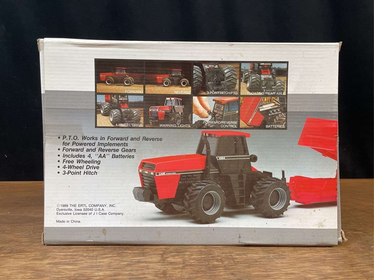 (3)-1/32-case-ih-tractors-+-spreader-nib-ertl-image-11