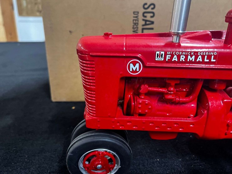 1/8-farmall-m-nib-sm-image-5