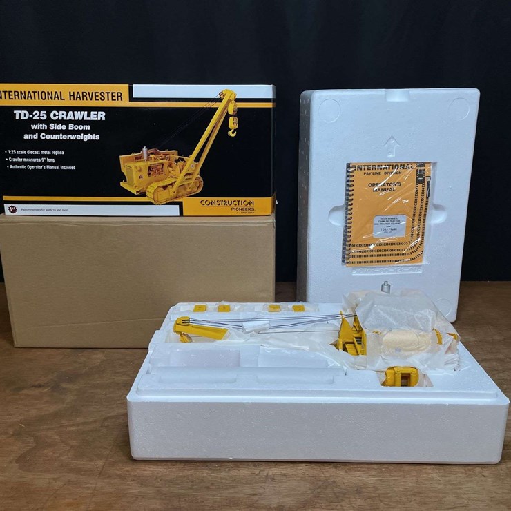 1/25 IH TD-25 Crawler w/Side Boom NIB 1st Gear
