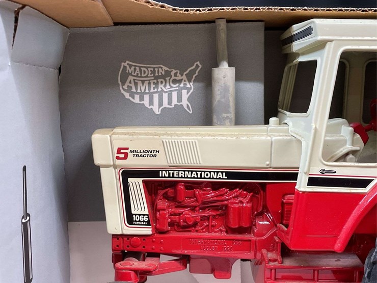 1/16-ih-1066-5-millionth-nib-ertl-image-11