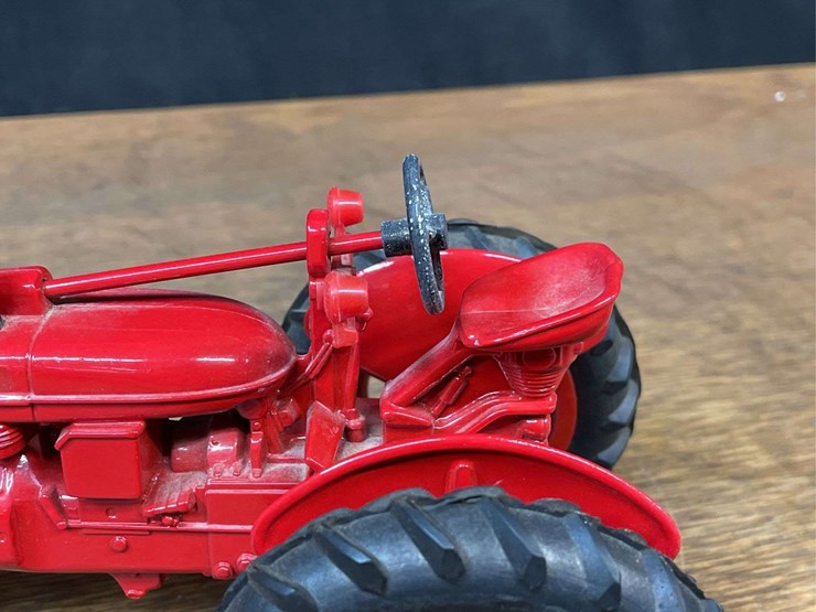 1/16-farmall-h-special-edition-nib-ertl-image-14