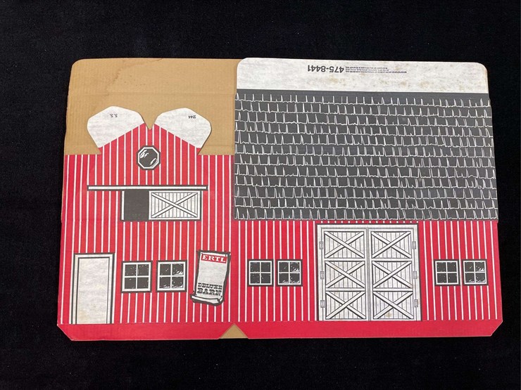 (3)-1/16-ih-cardboard-barn-ertl-image-7