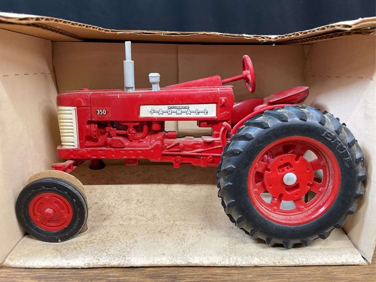 1/16-farmall-350-nib-ertl-image-7