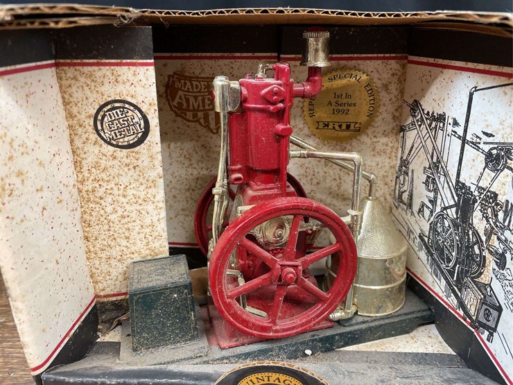 (2)-mccormick-deering-+-ihc-engines-nib-ertl-image-15