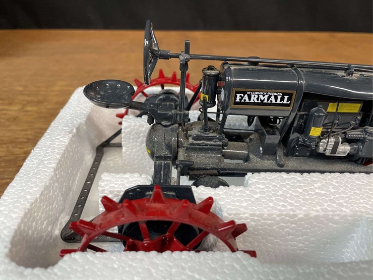 1/16-farmall-regular-precision-nib-ertl-image-11
