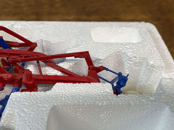 1/16-mccormick-deering-little-genius-plow-precision-nib-ertl-image-10
