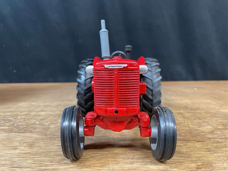 1/16-ih-i-d-9-1993-farm-show-nib-ertl-image-7