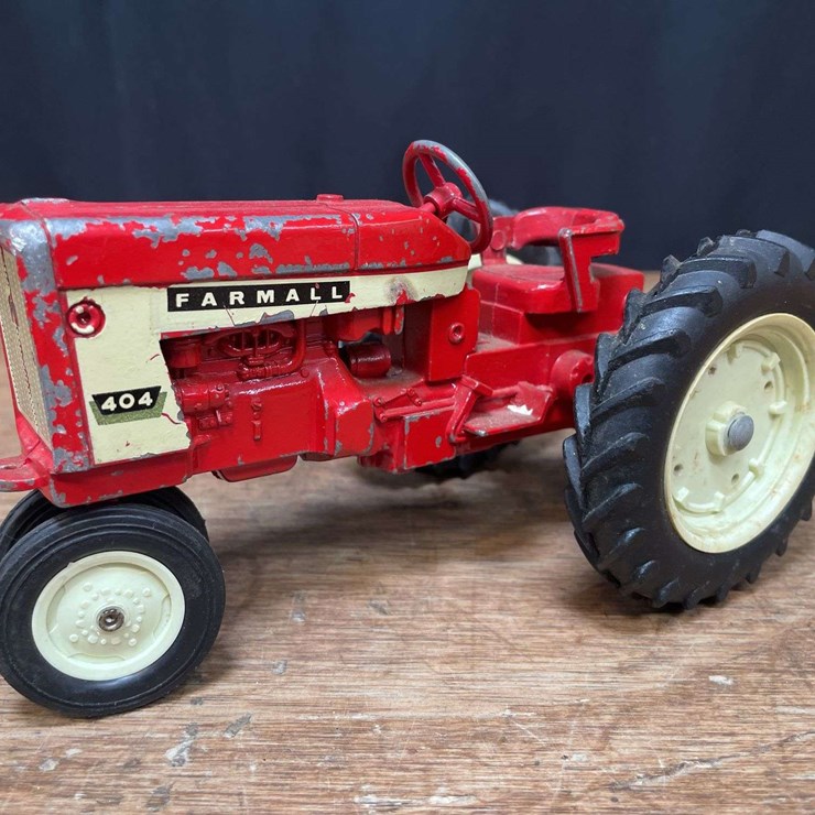 1/16 Farmall 404 Ertl