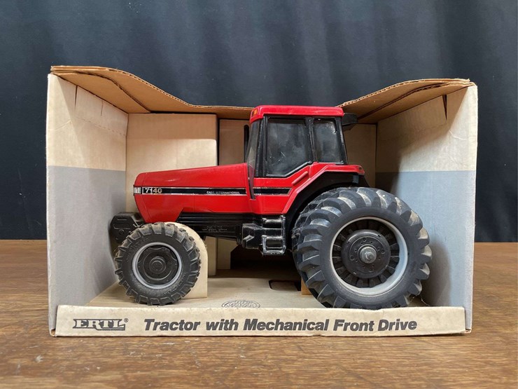 1/16-case-ih-magnum-7140-special-edition-nib-ertl-image-1
