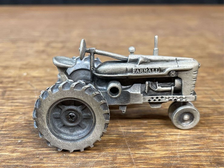 (2)-1/43-farmall-h-+-m-pewter-nib-sc-image-7