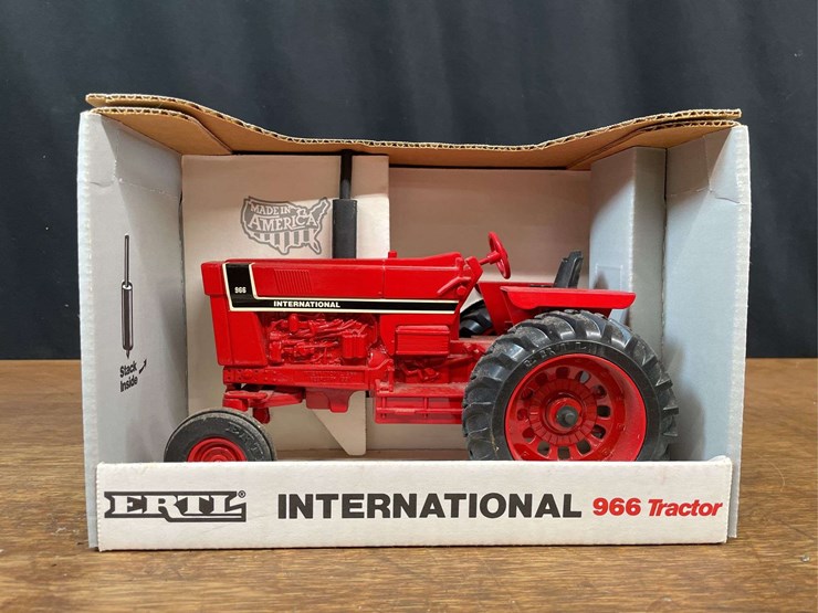 1/16-ih-966-nib-ertl-image-1