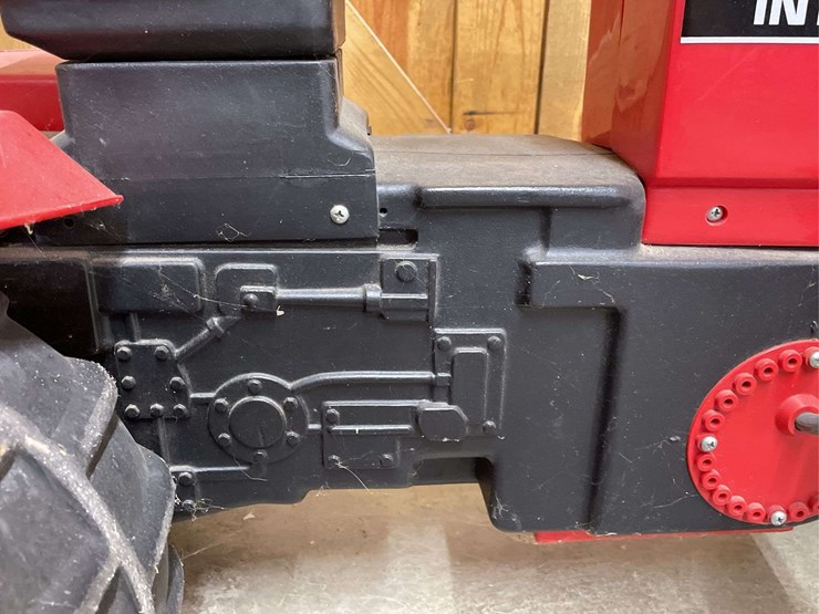 ih-pedal-tractor-ertl-image-21