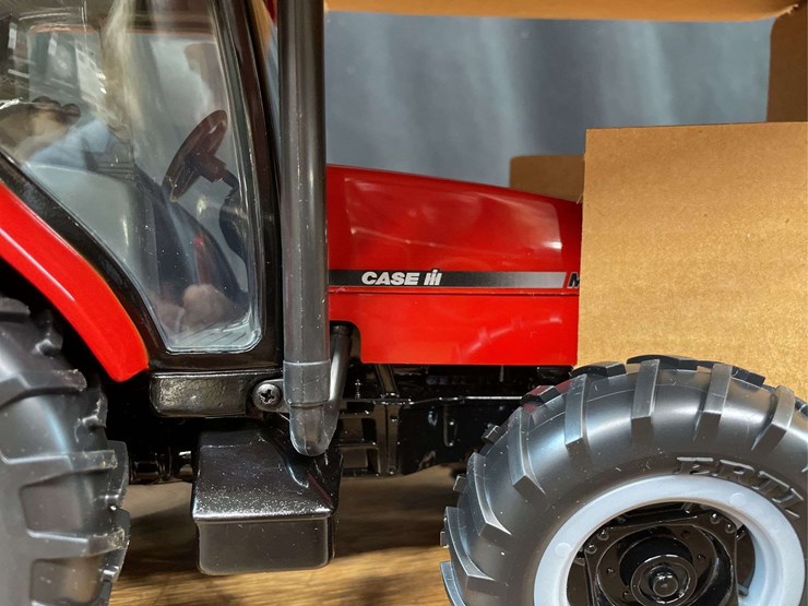 1/16-case-ih-maxxum-mx135-collector-nib-ertl-image-13