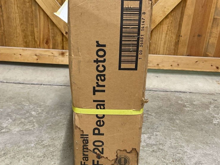 farmall-f-20-pedal-tractor-nib-ertl-image-3