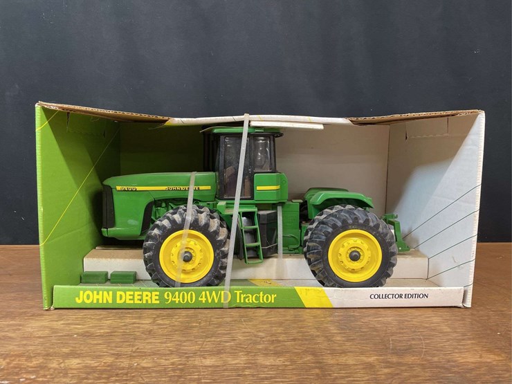 1/16-john-deere-9400-collector-nib-ertl-image-1