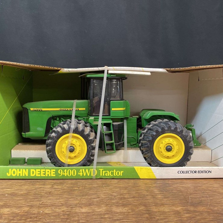 1/16 John Deere 9400 Collector NIB Ertl