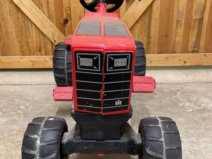 ih-pedal-tractor-ertl-image-6