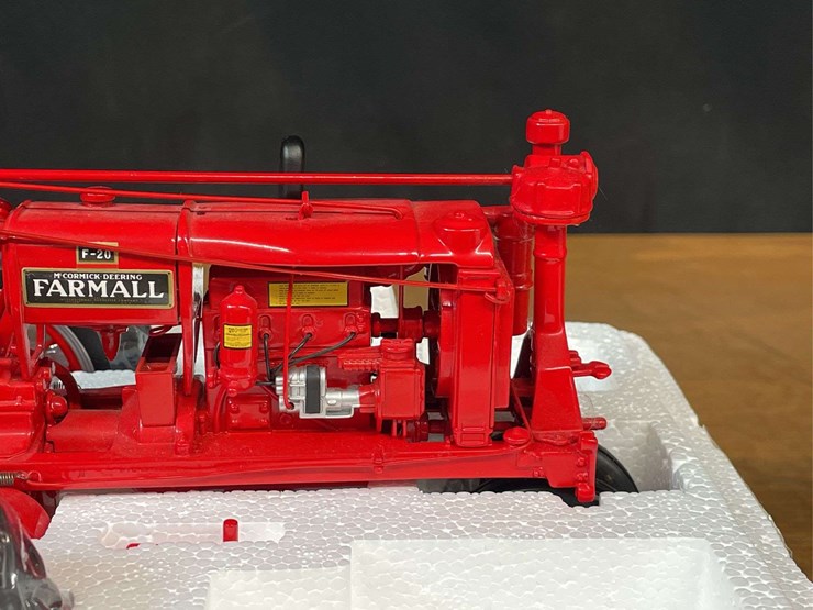 1/16-farmall-f20-precision-nib-ertl-image-12