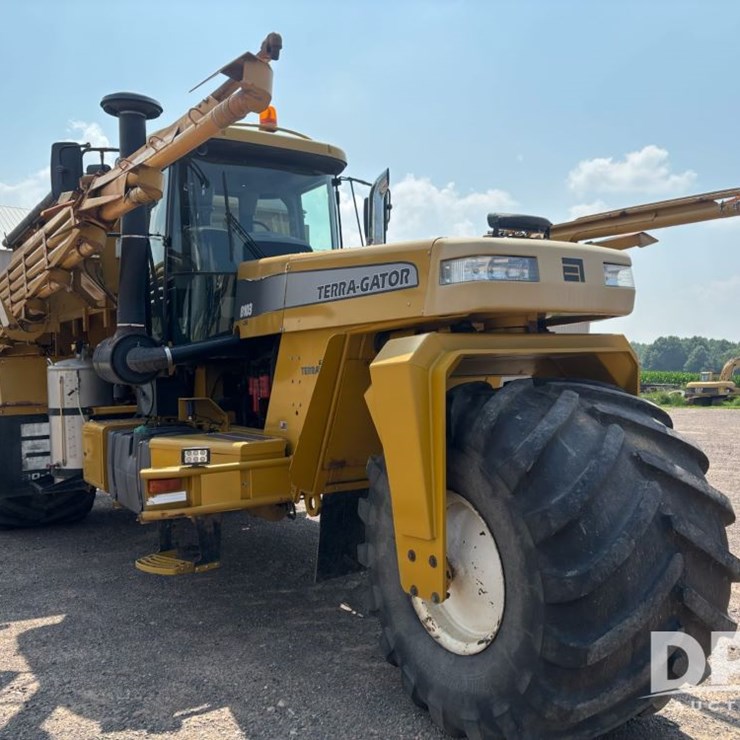 2006 JOHN DEERE 8