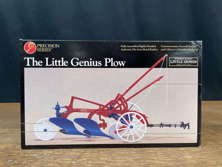 1/16-mccormick-deering-little-genius-plow-precision-nib-ertl-image-16