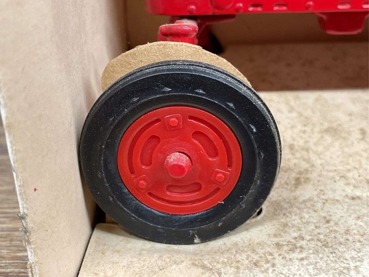 1/16-farmall-350-nib-ertl-image-8