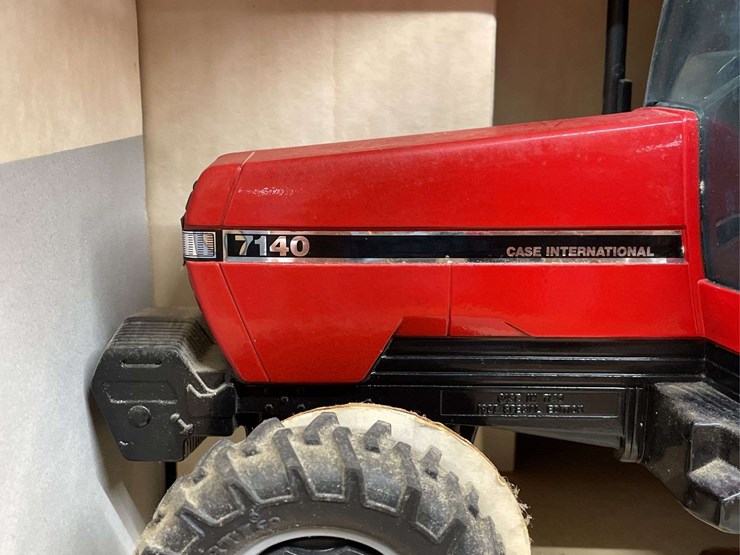 1/16-case-ih-magnum-7140-special-edition-nib-ertl-image-10