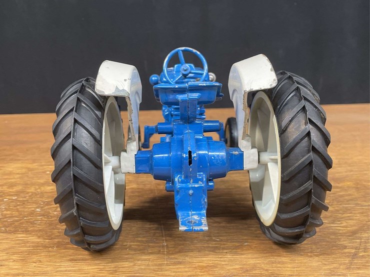 ford-4000-image-11