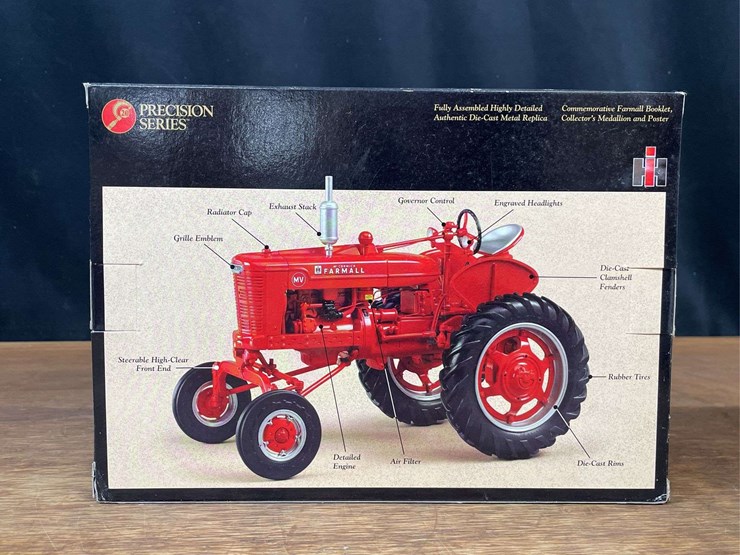 1/16-farmall-mv-high-clear-precison-nib-ertl-image-22