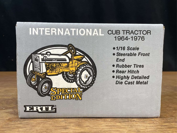 (2)-ih-farmall-cub-nib-ertl-image-12
