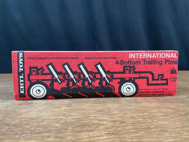 1/16-ih-plow-nib-ertl-image-4