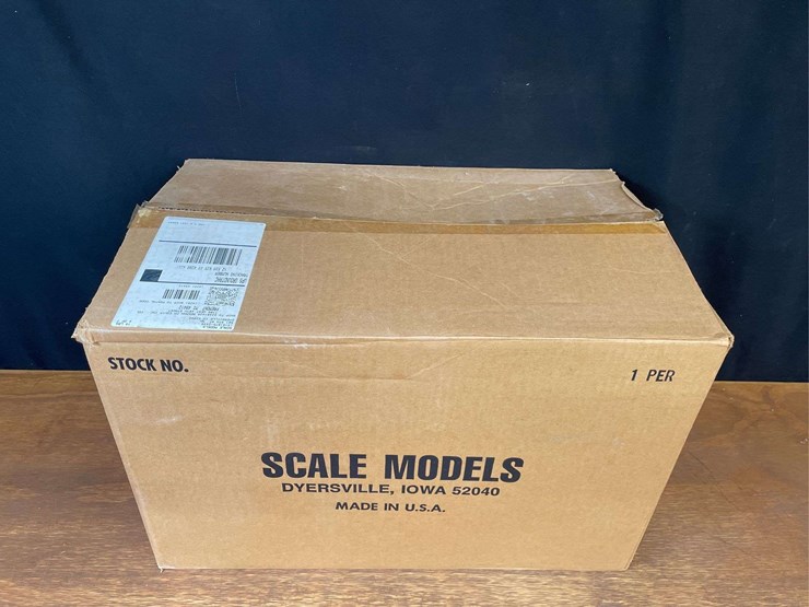 1/8-farmall-400-special-edition-nib-sm-image-14