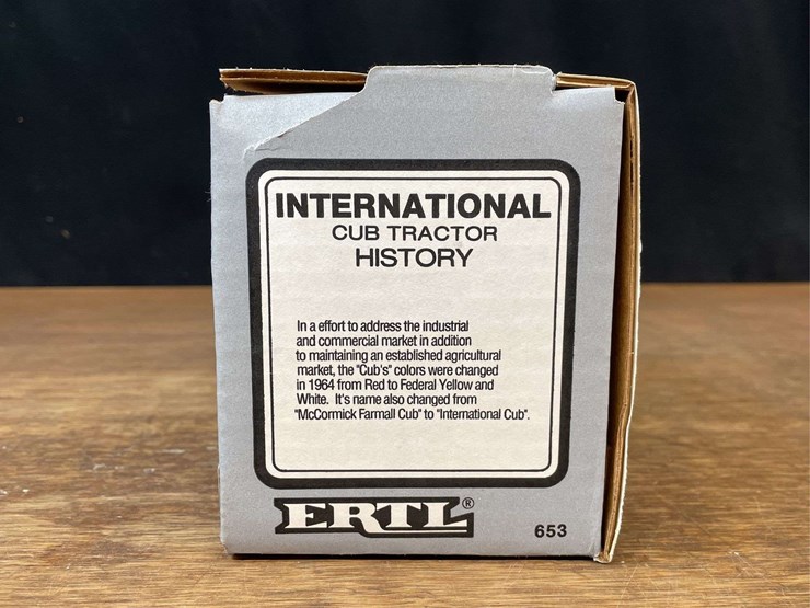 (2)-ih-farmall-cub-nib-ertl-image-11