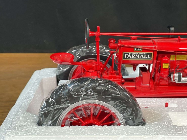 1/16-farmall-f20-precision-nib-ertl-image-11